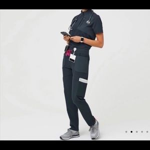 Figs scrubs Dark Harbor Mundri small